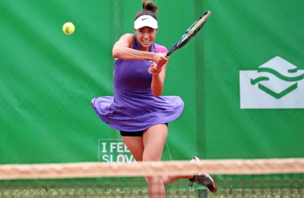Beograjčanka Olga Danilović, ki ima v karieri tudi turnirsko zmago iz Moskve 2018, se je včeraj na Bonifiki 
gladko uvrstila v četrtfinale. 