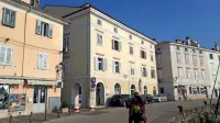 V stavbi Zdravstvenega doma Piran v centru Pirana bodo vgradili osebno dvigalo.