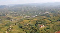 Na pobočju med Fojano in Medano (na desni strani fotografije) naj 
bi zrasel turistični kompleks višje kategorije.