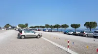 Za celodnevno parkiranje v Žusterni je treba  odšteti šest evrov.