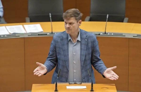 Postojnčan Robert Pavšič nam je potrdil, da se pogovarja v smeri zasedbe mesta generalnega sekretarja državnega 
zbora.