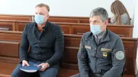 Jasmin Bijelić (levo) je včeraj priznal mučenje, ki ga je novembra 
lani v “garaži groze” izvajal nad 40-letno domačinko.