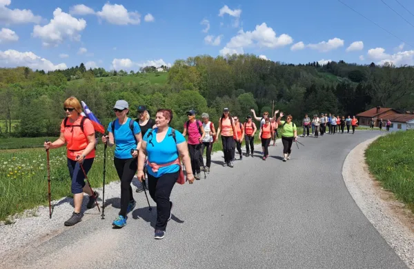 Zaposleni v bistriškem domu starejših občanov so se včeraj podali na štiridnevni pohod po 37 vaseh v občini. 