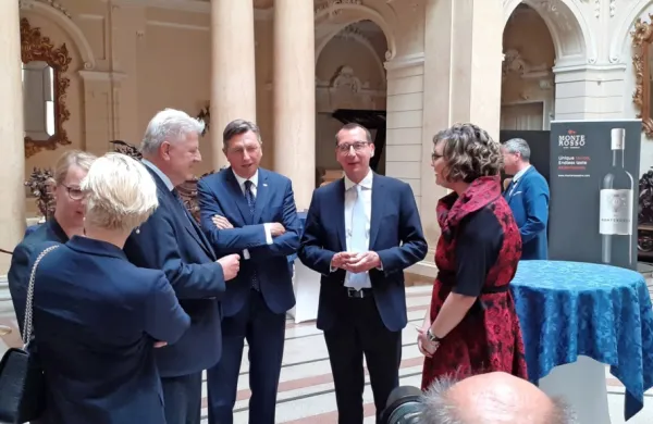 Predsednica Zveze Barbara Riman v družbi reškega župana Marka 
Filipovića, Boruta Pahorja in župana primorsko-goranske županije 
Zlatka Komadine. 