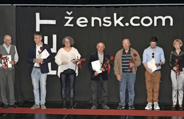 Na  zaključku  srečanja severnoprimorskih gledaliških skupin so 
zaploskali ljubiteljskim ustvarjalcem, tako odličnim, da jih je težko 
ločiti od profesionalnih. 