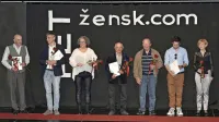 Na  zaključku  srečanja severnoprimorskih gledaliških skupin so 
zaploskali ljubiteljskim ustvarjalcem, tako odličnim, da jih je težko 
ločiti od profesionalnih. 
