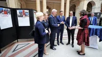 Barbara Riman (desno) je delovanje zveze slovenskih društev predstavila predsedniku Borutu Pahorju in drugim visokim gostom.