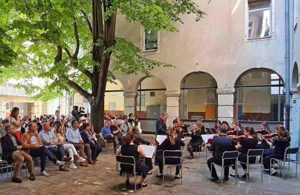 Šolski atrij je gostil koncert Glasbenega ateljeja Tartini, ki sodi v niz 
dogodkov ob 330. obletnici rojstva skladatelja Giuseppa Tartinija.