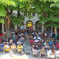 Šolski atrij je gostil koncert Glasbenega ateljeja Tartini, ki sodi v 
niz dogodkov ob 330. obletnici rojstva skladatelja Giuseppa 
Tartinija.