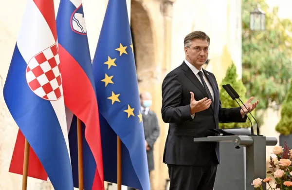 Predsednik hrvaške vlade Andrej Plenković ima v svoji ekipi 16 
ministrov.  