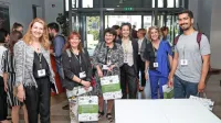 Dobro razpoloženi udeleženci Unescove znanstvene konference Unitwin v Portorožu. Levo je predsednica organizacijskega odbora dr. Aleksandra 
Brezovec.