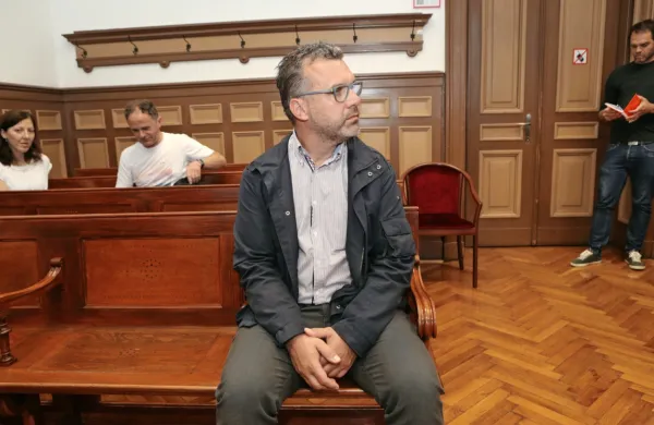 Robert Janez  Cirman  se bo  z odvetnico Martino Cupin  pritožil na 
odločitev  sodišča,  s  katero so  mu  zavrnili prošnjo  za alternativno   
prestajanje  zaporne kazni.  