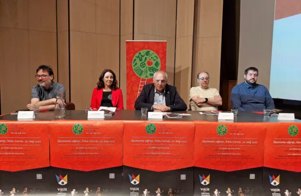 Teden ljubiteljske kulture so predstavili (z leve) Matjaž Šmalc, 
Urška Bittner Pipan,  Damjan Damjanović, Gojmir Lešnjak - Gojc in 
Jan Pirnat.