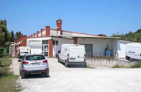 Prostori, ki so bili vrsto let v lasti podjetja Geaprodukt, so danes 
ankaranski, vendar občina še zmeraj čaka, da bo podjetje prostore 
zapustilo in jim nepremičnino prepustilo v uporabo. 