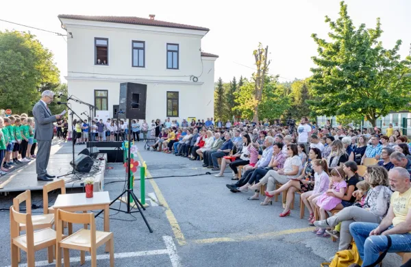 40-letnico nove šolske stavbe in 170-letnico šolstva na Košanskem so obeležili z bogato prireditvijo. 