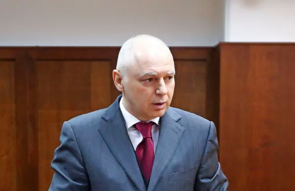 Sojenje      Andreju  Lovšinu   se  je začelo    marca  2016,  a   se  po       dodelitvi   
sodnega  spisa     drugemu  sodniku  še  ni  začelo     znova.