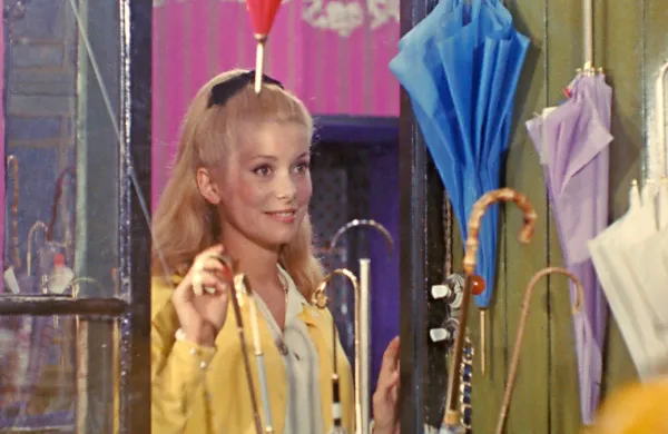  Film Cherbourški dežniki je za festival izbrala skupina srednješolcev.