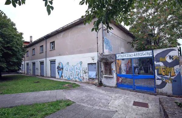 Letos bo tri večere na Kino Otoku osvetljeno platno  Letnega kina 
Arrigoni.