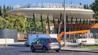 Postavitve  napisa na avtobusni postaji ne bodo spreminjali, zato 
bo še najprej z dveh smeri  vožnje najprej videti italijanski naziv  
Autostazione di Capodistria.