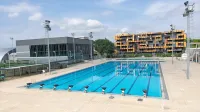 Bazen v Novi Gorici je pripravljen že od sredine maja, 1. junija ga 
bodo odprli. Zimski (levo) bo ostal odprt za klube. 