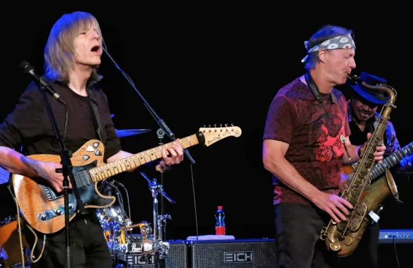 Kitarist Mike Stern in saksofonist Bill Evans sta  bila v Portorožu vrtoglavo energična in ganljivo nežna. 