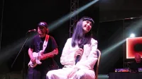 Konstrakta se je na festivalu Sea Star v Umagu prvič predstavila po 
nastopu na Eurosongu in navdušila z enournim programom. 