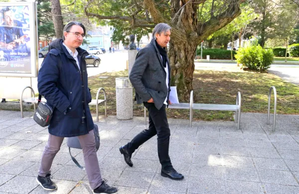Marko Blatnik in Sandi Valentinčič (desno) nista uspela prepričati delovnega sodišča, da je bila odpoved nezakonita. Zadeva gre na višje 
sodišče.  