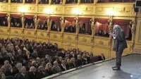 Boris Pahor je leta 2010 ob uprizoritvi Nekropole v italijanščini in slovenščini nagovoril razprodano Verdijevo gledališče. 