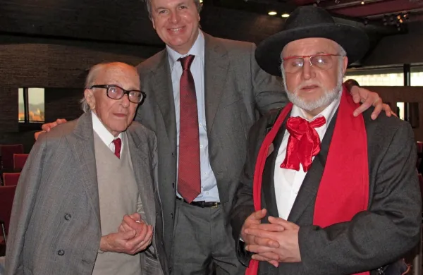 Pred devetimi leti so se na simpoziju Pahoriana danes v ljubljanskem  Cankarjevem domu srečali (z leve)  Boris Pahor, njegov 
francoski založnik Pierre Guillaume de Roux, čigar življenje je 
bolezen pretrgala lani,  in Evgen Bavčar. 