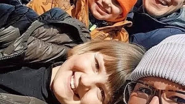 Z leve od zgoraj navzdol: Liam, Adan Tyler, Talisa, Daniel in 
Rebecca