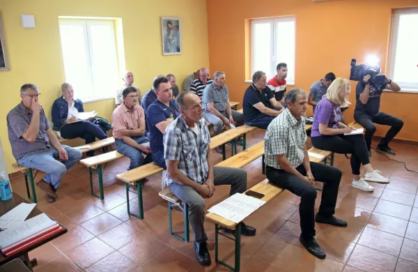 Ideja o  postavitvi vetrnic na  Goliču je med krajani v vaseh pod Kraškim robom izzvala mešane občutke.