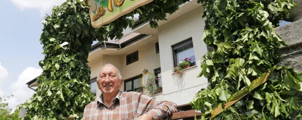 Borisu Ferlatu so pred hišo v Kromberku v ponedeljek naredili 
“porton” in slavje ob stotem rojstnem dnevu. 