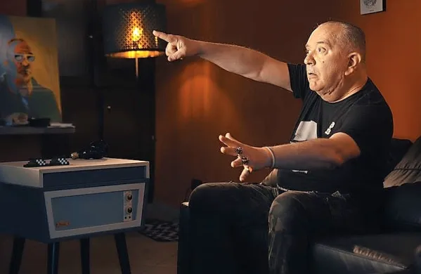 V dokumentarcu nastopi tudi Stefano Righi iz dua Righeria, ki je 
poskrbel za enega največjih hitov osemdesetih let Vamos a la 
playa.