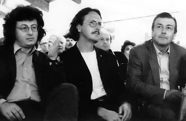 Leta 1988 so bili v prvi vileniški vrsti Péter Esterházy,  Peter Handke in Fulvio Tomizza, 
za osrednjim   pa je fotograf v objektiv ujel tudi  Ludwiga Hartingerja.  