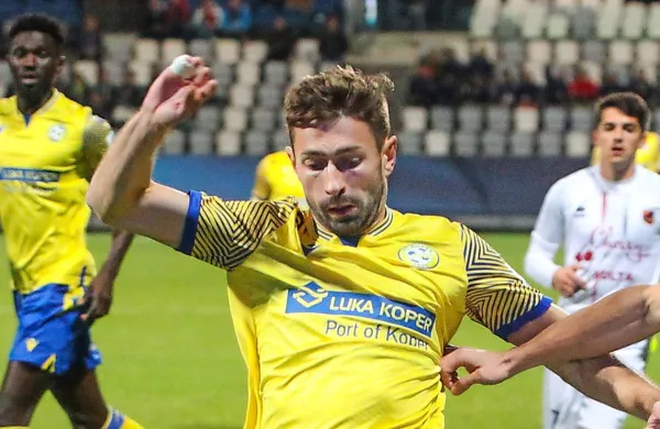 Karlo Bručić se je Kopru pridružil lansko poletje in se hitro 
uveljavil kot domala nepogrešljiv igralec.