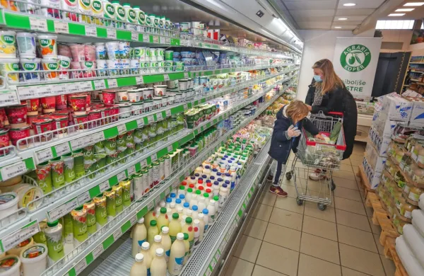 Kakšni bodo ukrepi za blažitev prehranske draginje, naj bi vedeli 
čez mesec dni.