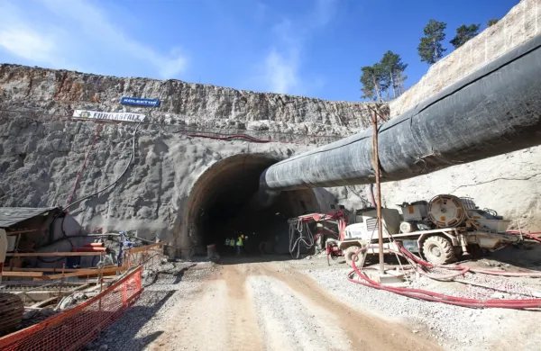 Vhod v brezno. Predor T1 Lokev. 