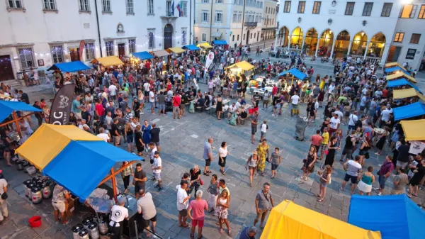 Jutri se po dveletnem premoru na Titov trg vrača priljubljeni 
festival mikropivovarjev Cameral beer fest.