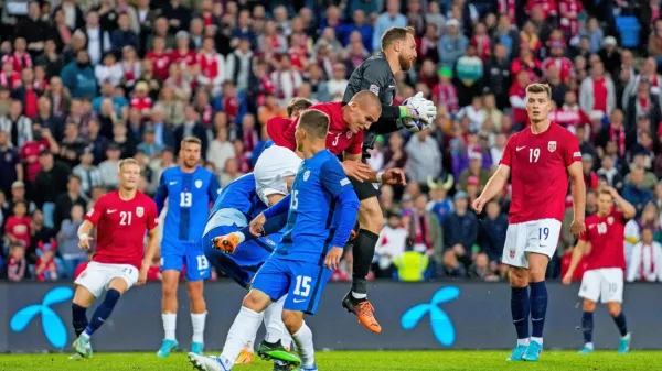 Jan Oblak (z žogo) je imel tokrat dovolj pomoči soigralcev, ki pa po 
tekmi niso dajali izjav.