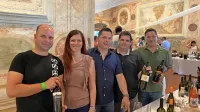 Na Okusih Vipavske so domače Črniče zastopali (z leve) Aleš 
Kosovel in Janja Ušaj, Klemen in Davorin Ušaj ter Miha Cigoj.