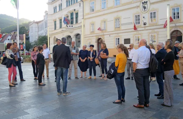Upravljalci petih enot slovenske svetovne dediščine so   s srečanja 
v Idriji sporočili, da si želijo boljšega upravljanja in sodelovanja z 
vsemi s to dediščino povezanimi - od zasebnih lastnikov do 
države. 