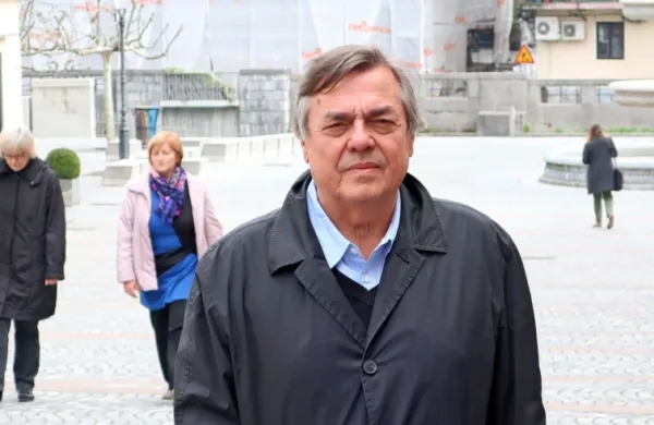 Jutri ob 19. uri bo v lapidariju Pokrajinskega muzeja na Pogovoru 
ob branju gostoval najpomembnejši slovenski sodobni pisatelj 
Drago Jančar.