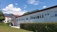 Za prenovo dveh stavb,  ki bo stala 4,4 milijona evrov, je občina 
Tolmin dobila 1.4 milijona nepovratnega denarja.  