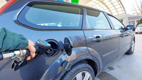 Od torka cene bencina ne bodo več zamrznjene. 