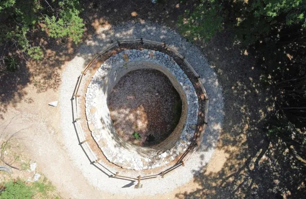 Pogled na ledenico s ptičje perspektive