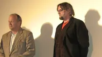Slikar Rafael Terpin ter režiser in scenarist Dušan Moravec na 
premieri dokumentarca Klanec do doma