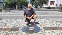 Bojan Maraž na (brezmejnem) Trgu Evrope med obema Goricama. 