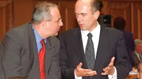Borut Šuklje (levo)  je bil zaupnik in konec devetdesetih let  tudi eden  najtesnejših 
sodelavcev takratnega premierja, kasneje  predsednika republike Janez Drnovška.  