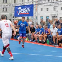 Pred tekmo Italija : Slovenija so pripravili precej spremljevalnih dogodkov, med temi 
tudi tekmo veteranov Jadrana in ekipe Inter 1904, ki se je je udeležil tudi italijanski 
selektor Gianmarco Pozzecco.