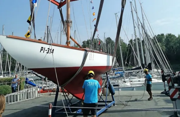  Stroški za restavriranje jadrnice so znašali približno 45.000 
evrov.